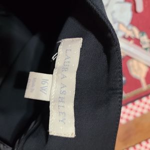 Laura ashley nwt size 16 black capris